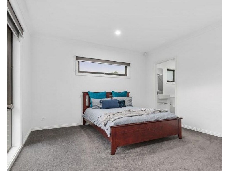 2/163 Dandelion Drive, Rowville VIC 3178