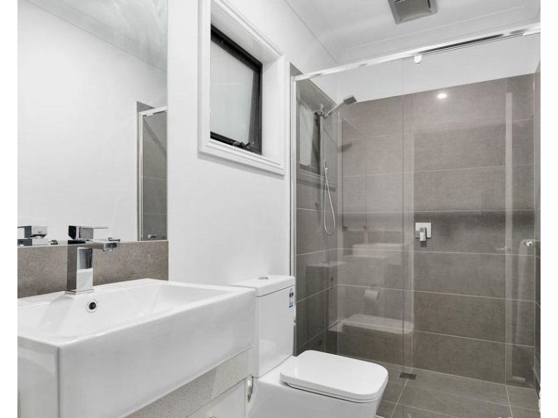 2/163 Dandelion Drive, Rowville VIC 3178