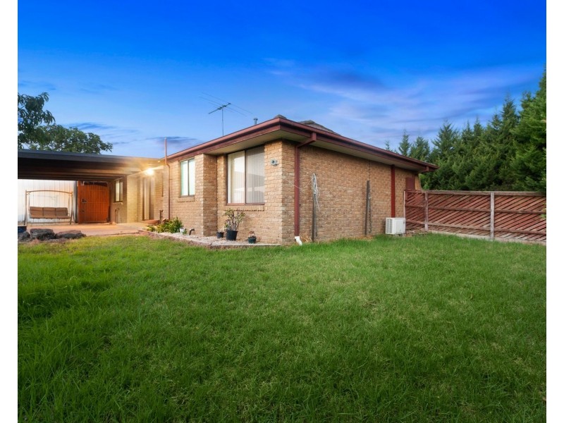 1 Willow Drive, Hampton Park VIC 3976