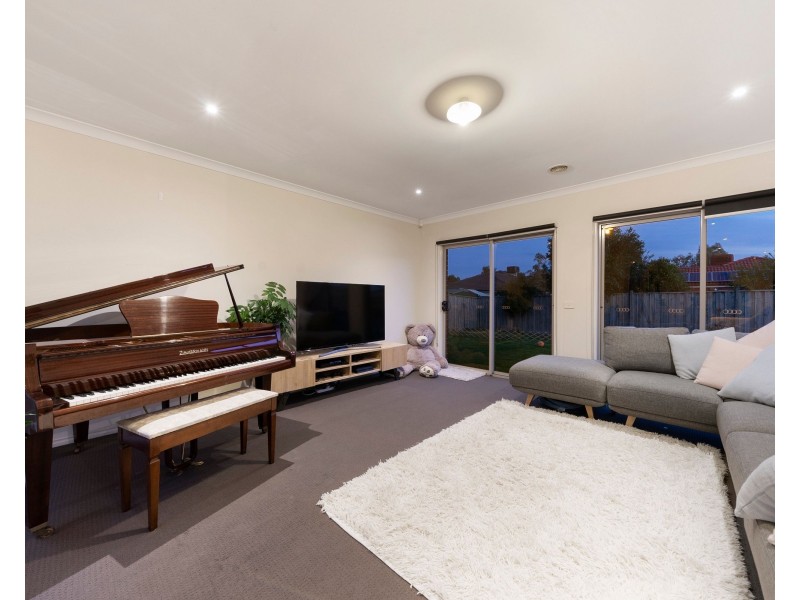 11 Wild Scotchman Way, Cranbourne East VIC 3977