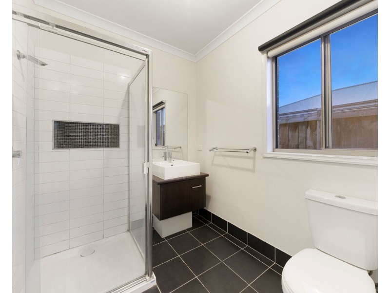 11 Wild Scotchman Way, Cranbourne East VIC 3977