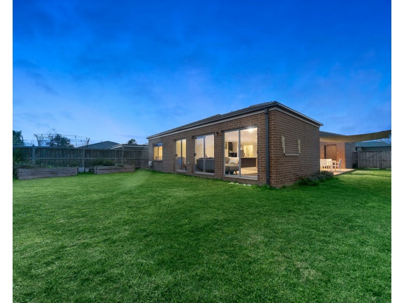 11 Wild Scotchman Way, Cranbourne East VIC 3977