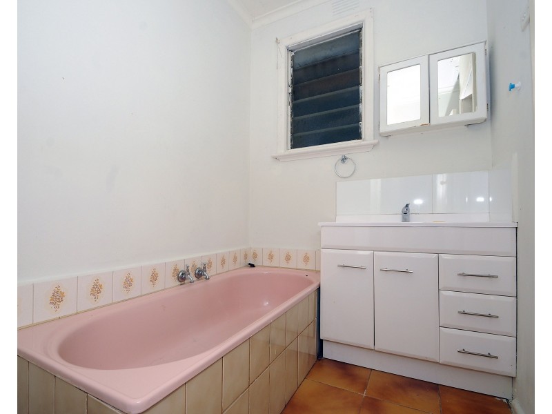 2 Broadoak Street, Noble Park VIC 3174