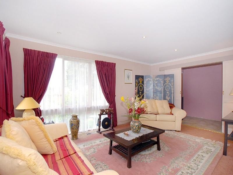 17 Silverton Drive, Noble Park North VIC 3174