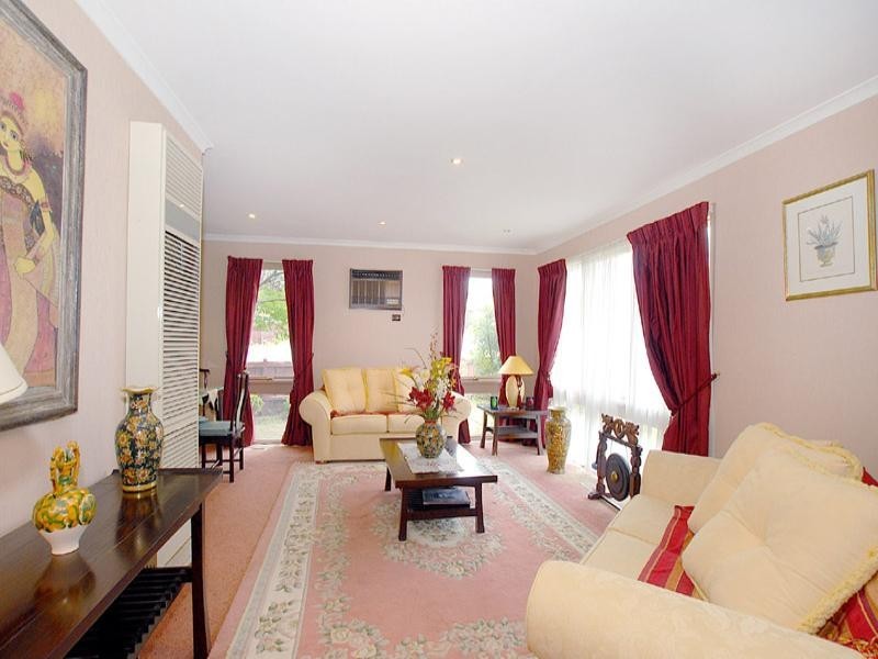 17 Silverton Drive, Noble Park North VIC 3174