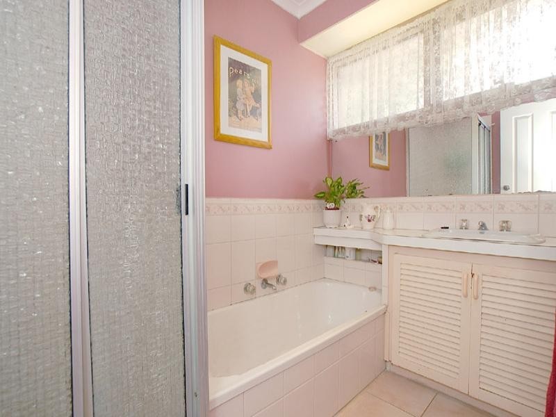 17 Silverton Drive, Noble Park North VIC 3174