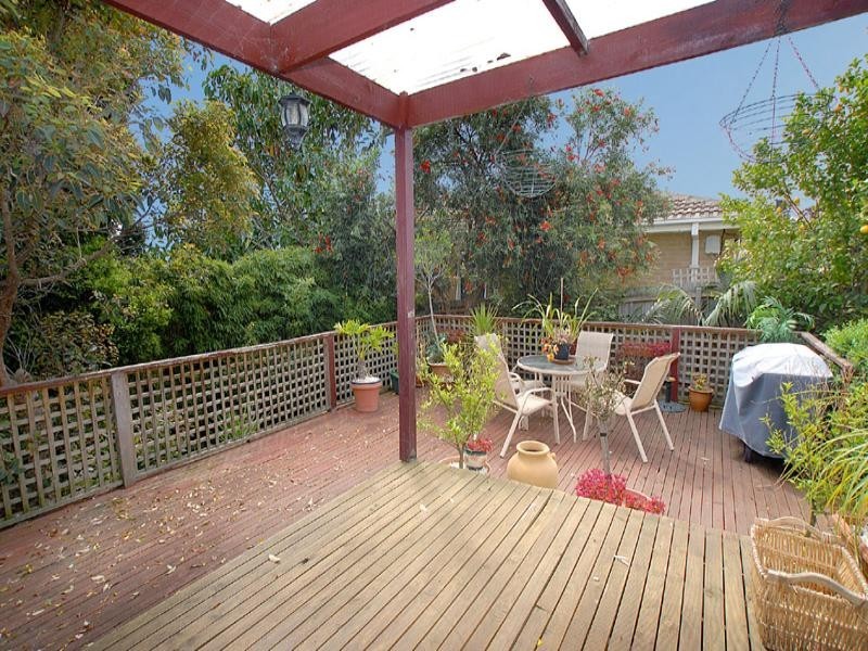 17 Silverton Drive, Noble Park North VIC 3174