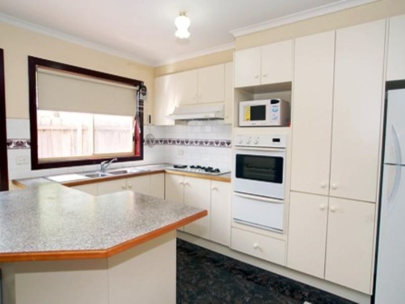 2 Leeson Place, Keysborough VIC 3173