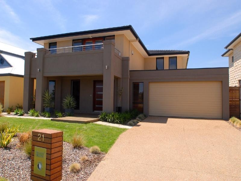 21 Waterside Drive, Waterways VIC 3195