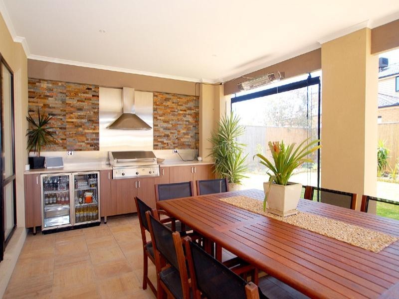 21 Waterside Drive, Waterways VIC 3195