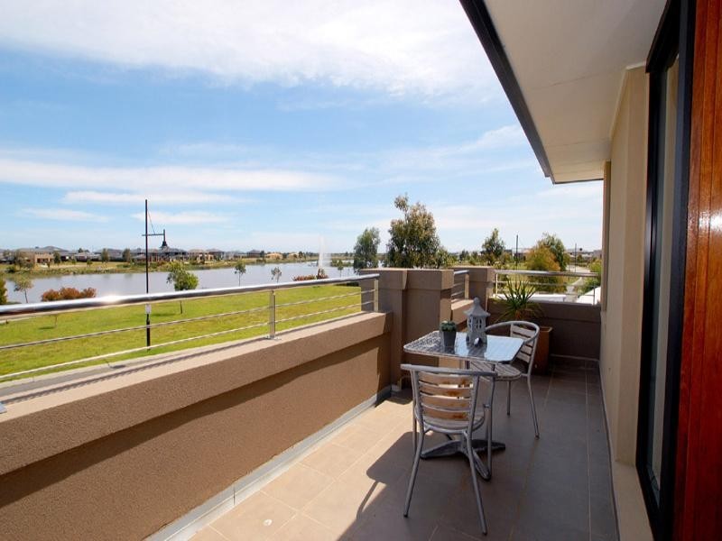 21 Waterside Drive, Waterways VIC 3195