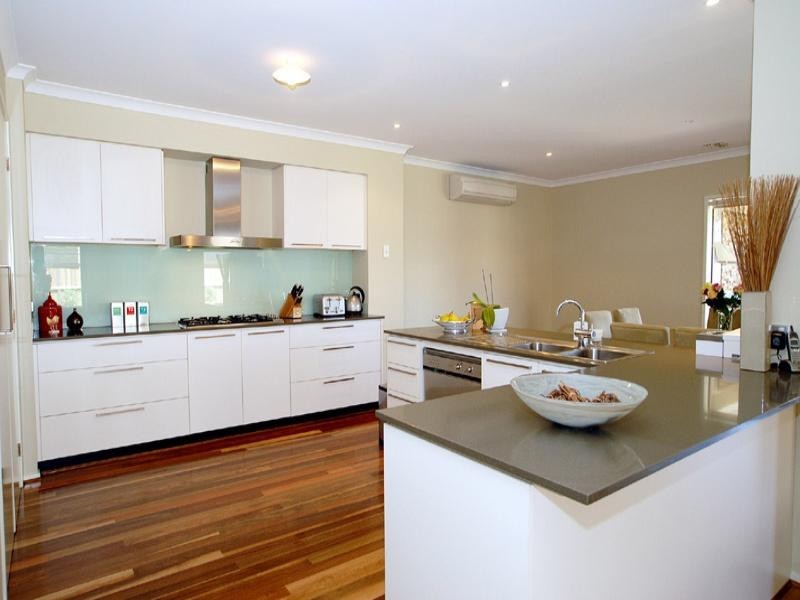 21 Waterside Drive, Waterways VIC 3195