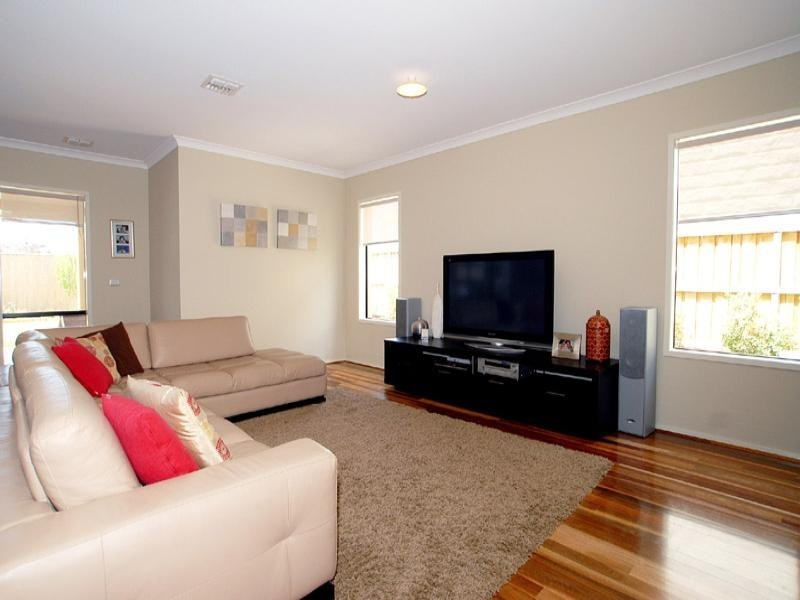 21 Waterside Drive, Waterways VIC 3195