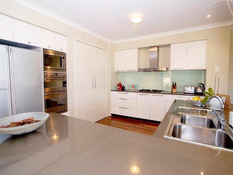 21 Waterside Drive, Waterways VIC 3195