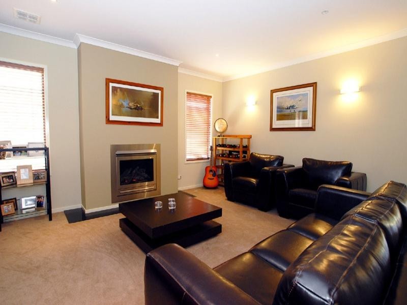 21 Waterside Drive, Waterways VIC 3195