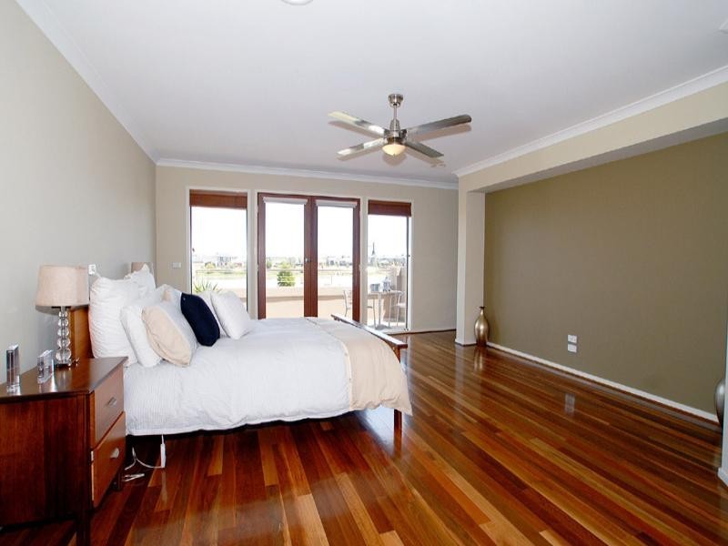 21 Waterside Drive, Waterways VIC 3195