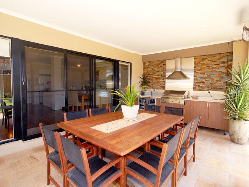 21 Waterside Drive, Waterways VIC 3195