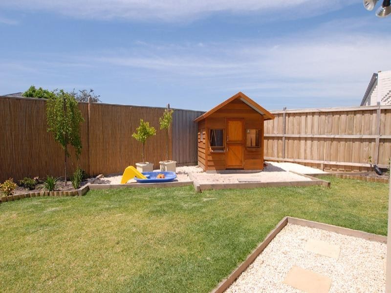 21 Waterside Drive, Waterways VIC 3195