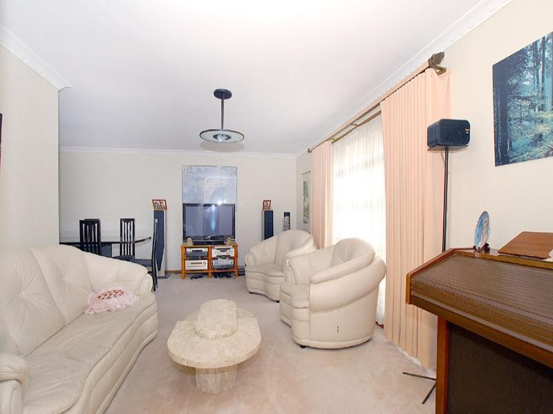 19 Kennington Park Drive, Endeavour Hills VIC 3802