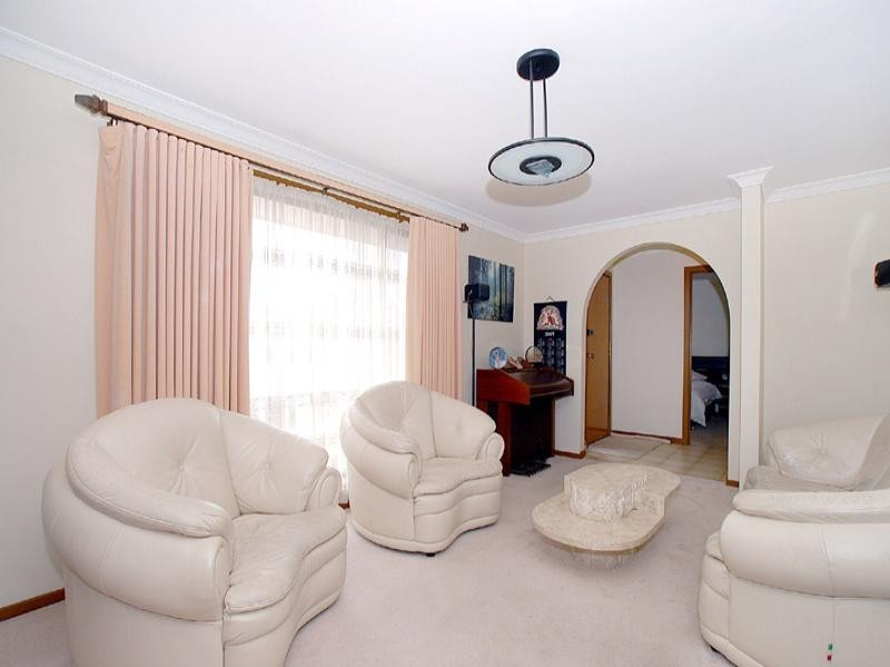 19 Kennington Park Drive, Endeavour Hills VIC 3802