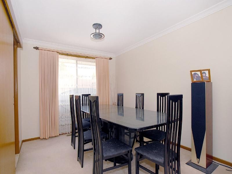 19 Kennington Park Drive, Endeavour Hills VIC 3802