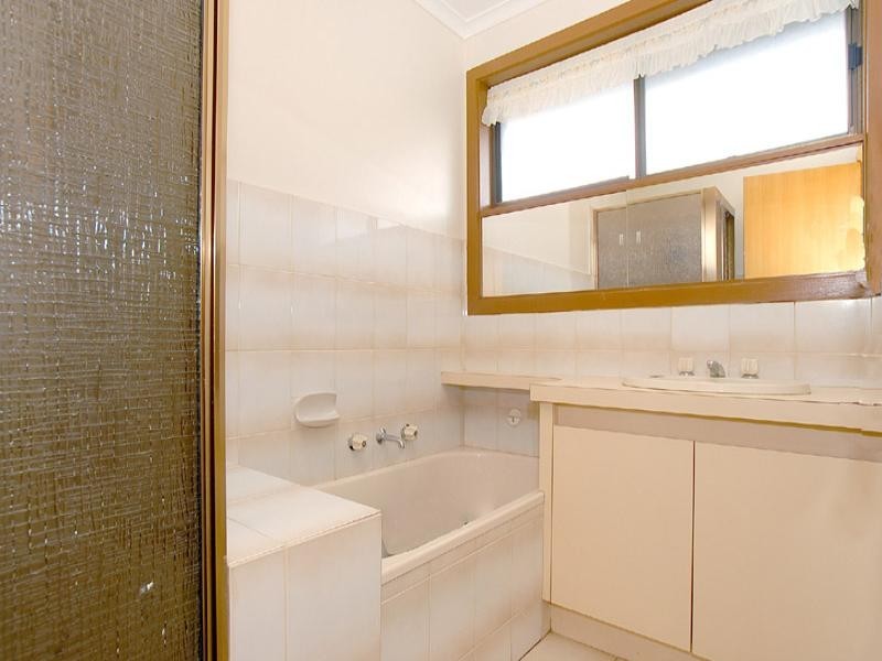 19 Kennington Park Drive, Endeavour Hills VIC 3802