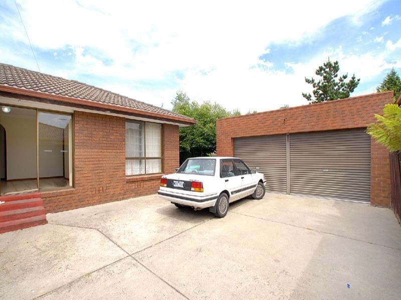 19 Kennington Park Drive, Endeavour Hills VIC 3802