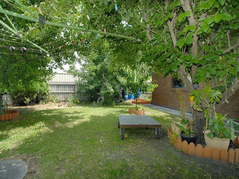 19 Kennington Park Drive, Endeavour Hills VIC 3802