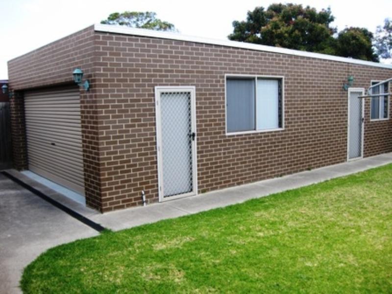 2 Orloff Close, Clayton South VIC 3169