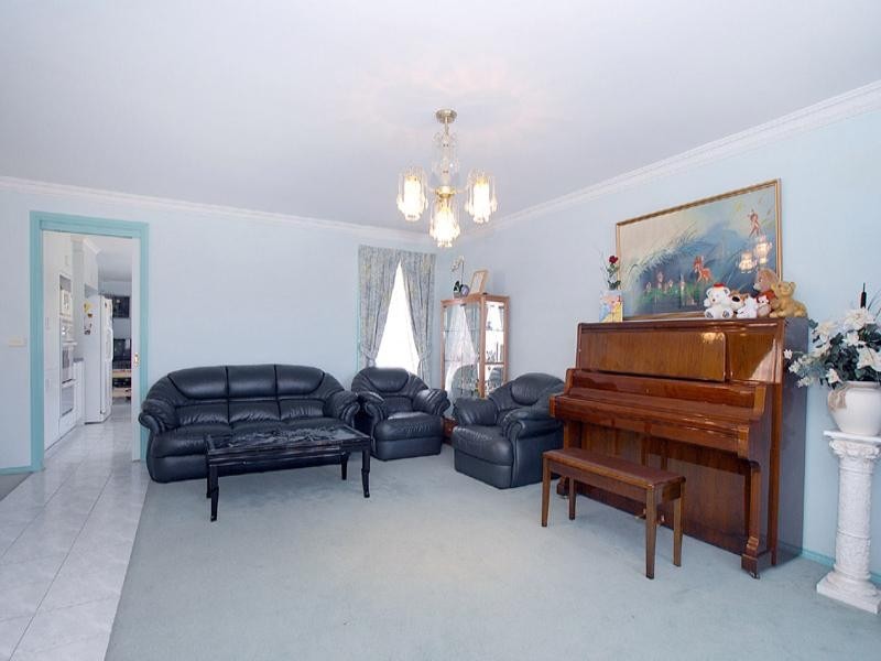 10 Dilley Close, Noble Park North VIC 3174