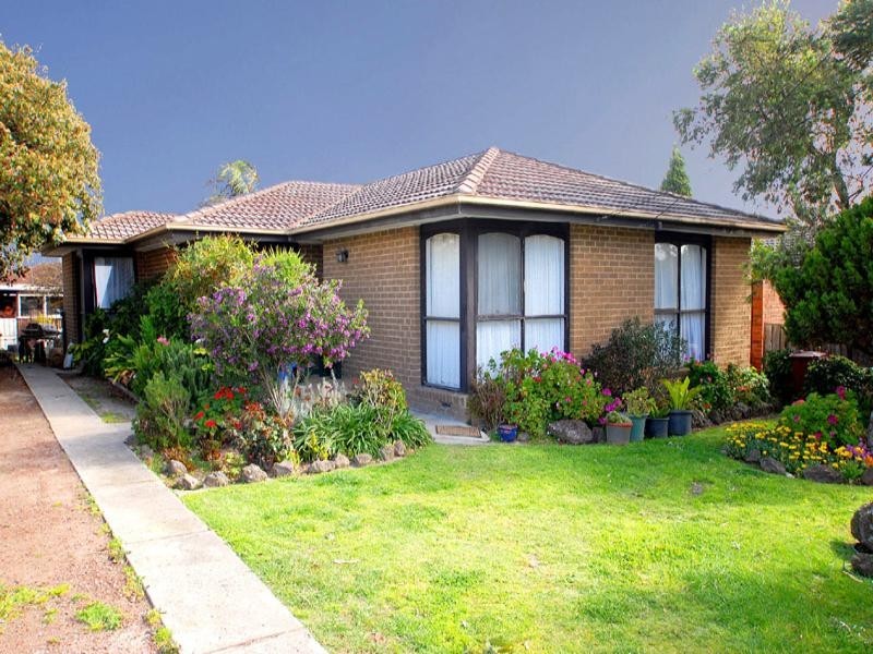 32 Silverton Drive, Noble Park North VIC 3174