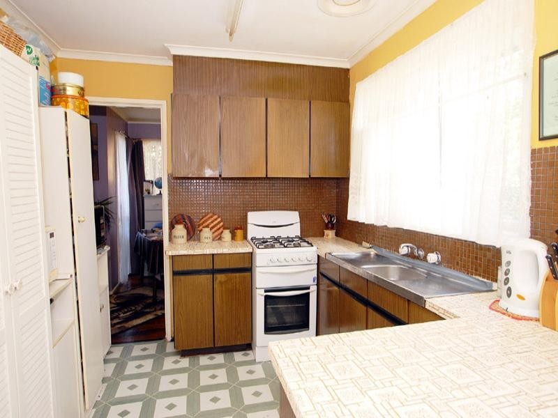 32 Silverton Drive, Noble Park North VIC 3174