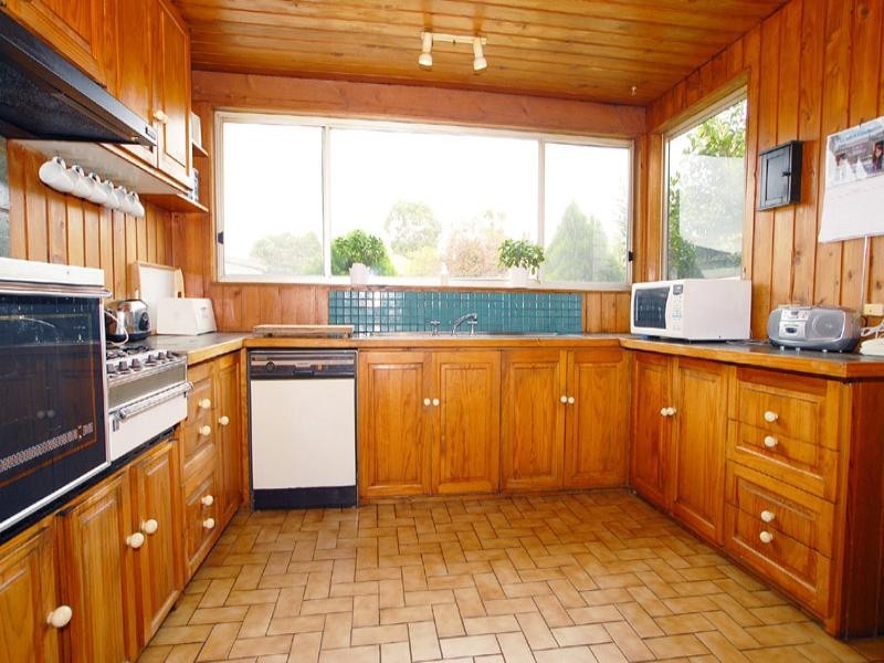 12 Treesbank Avenue, Springvale VIC 3171