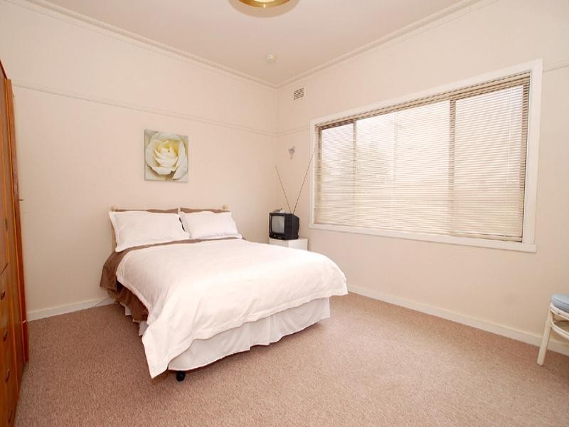 12 Treesbank Avenue, Springvale VIC 3171