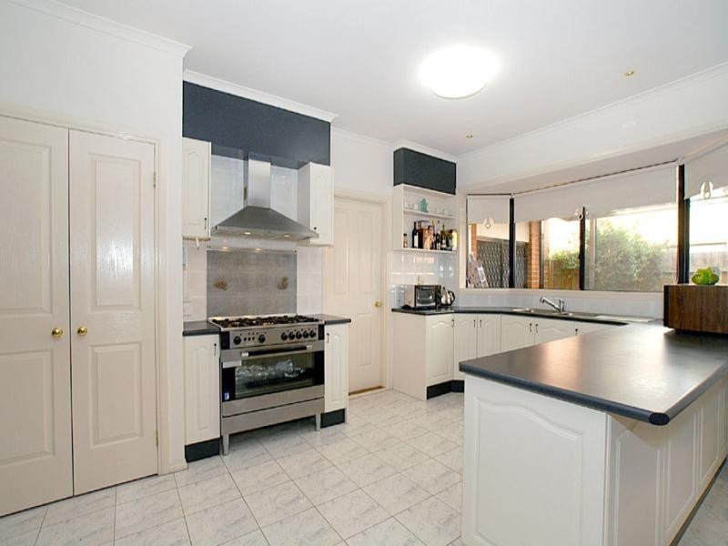 9 Jolimont Place, Dingley Village VIC 3172