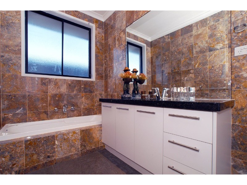 14 Broadwater Drive, Waterways VIC 3195