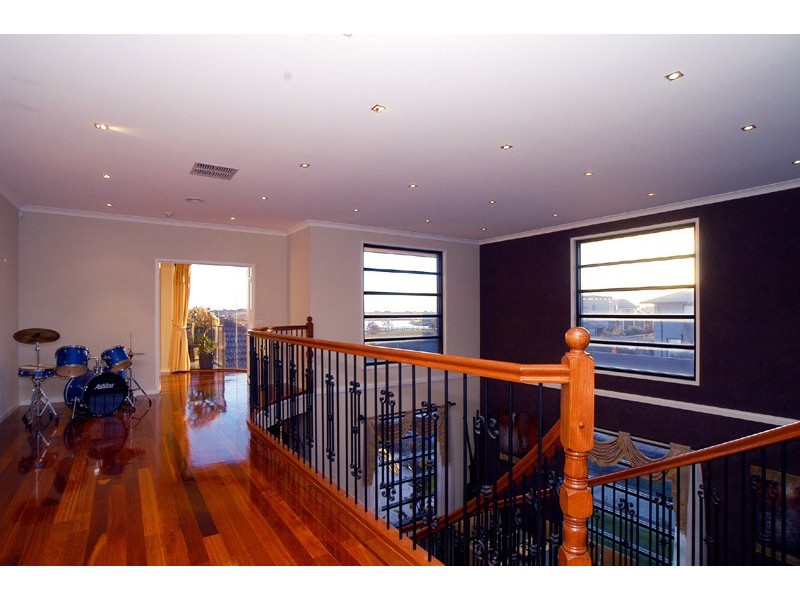 14 Broadwater Drive, Waterways VIC 3195