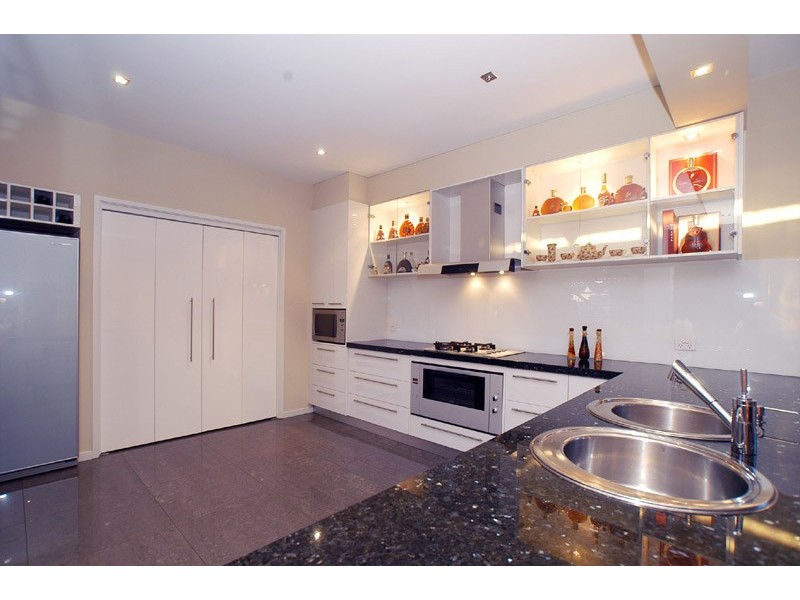 14 Broadwater Drive, Waterways VIC 3195