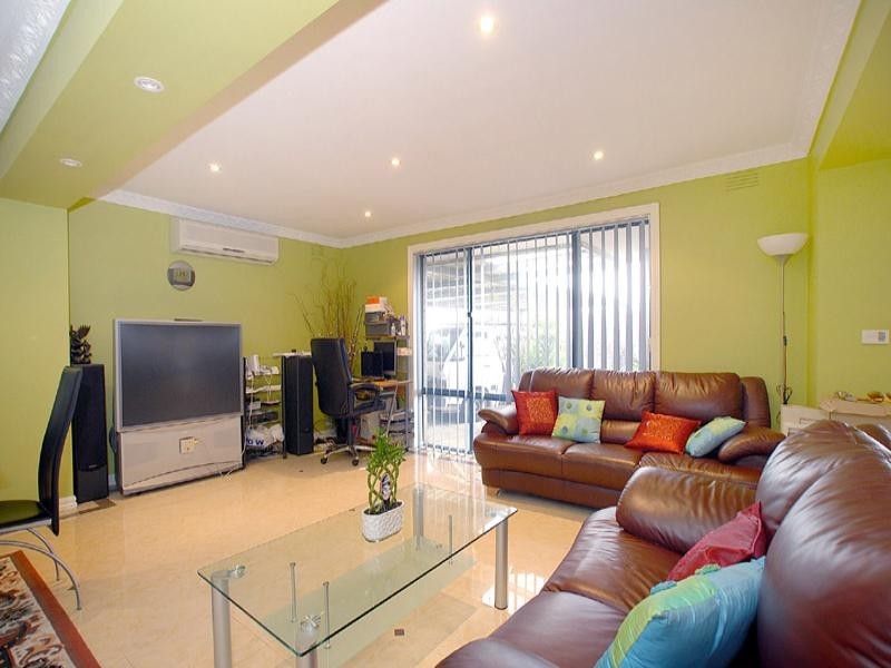 6 Raewyn Close, Springvale South VIC 3172