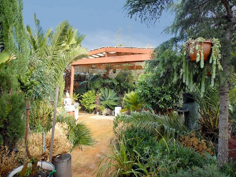 6 Raewyn Close, Springvale South VIC 3172