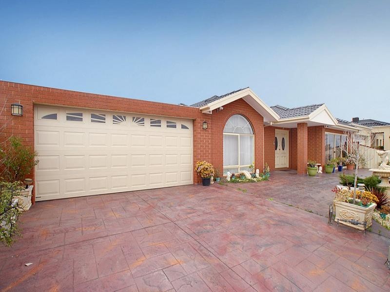 8 Sunrise Court, Springvale South VIC 3172