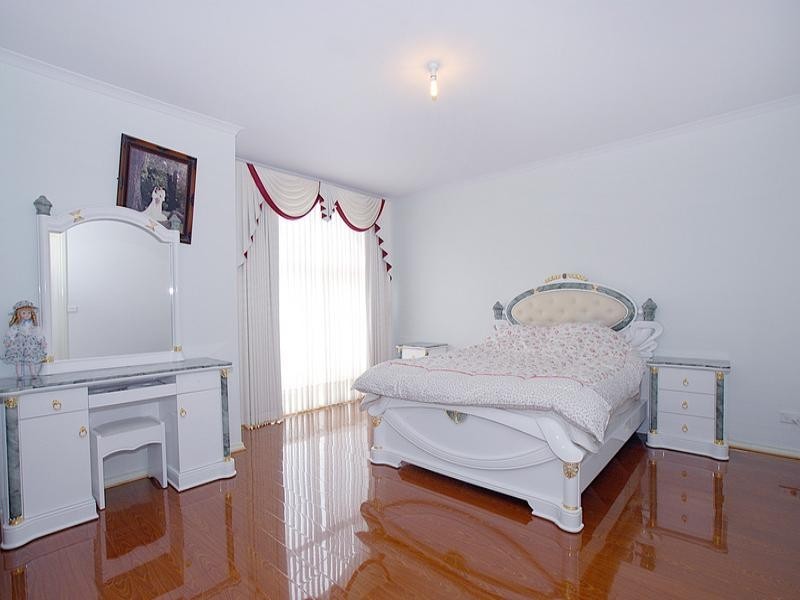 8 Sunrise Court, Springvale South VIC 3172