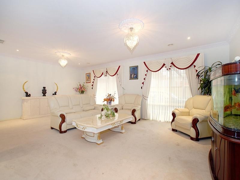 8 Sunrise Court, Springvale South VIC 3172