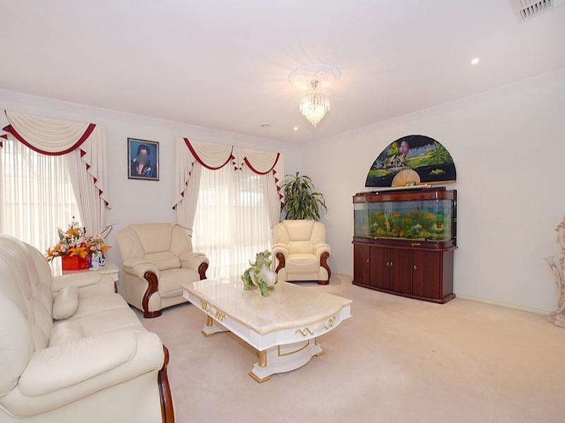 8 Sunrise Court, Springvale South VIC 3172