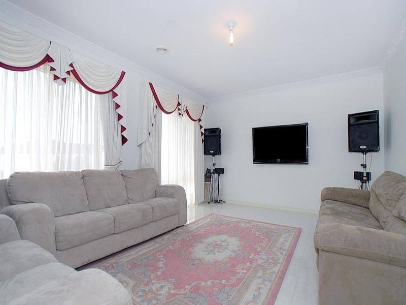 8 Sunrise Court, Springvale South VIC 3172