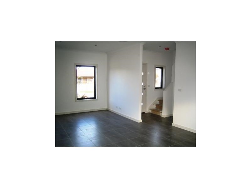 1/4 James Street,, Noble Park VIC 3174