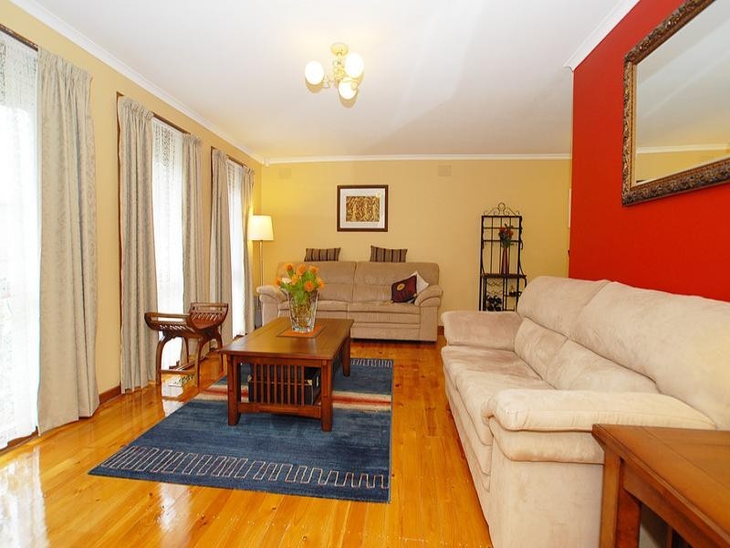 10 Hutchins Avenue, Endeavour Hills VIC 3802