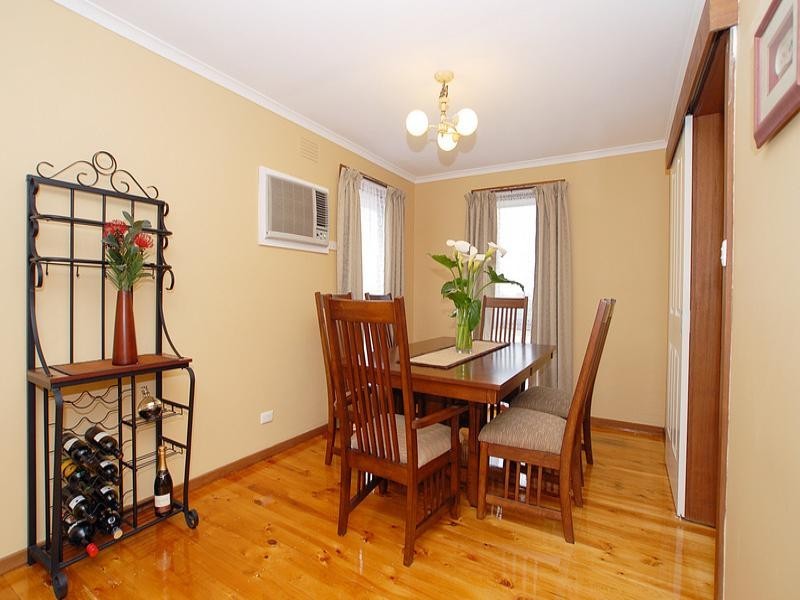 10 Hutchins Avenue, Endeavour Hills VIC 3802