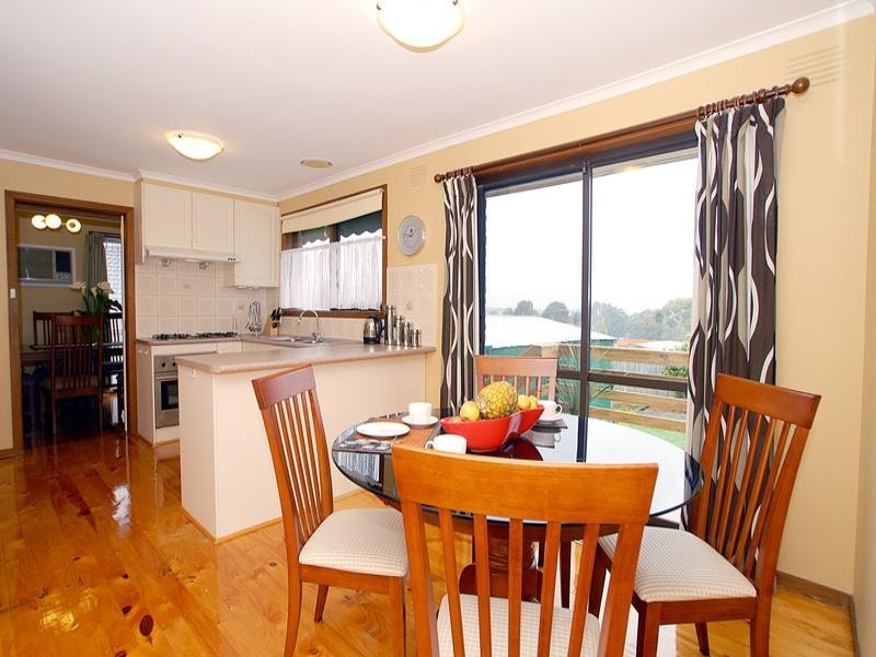 10 Hutchins Avenue, Endeavour Hills VIC 3802