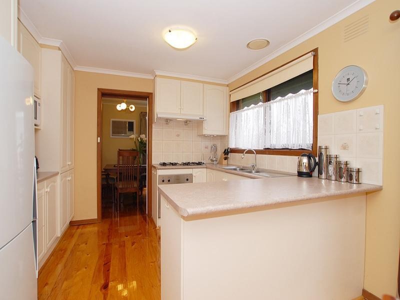 10 Hutchins Avenue, Endeavour Hills VIC 3802